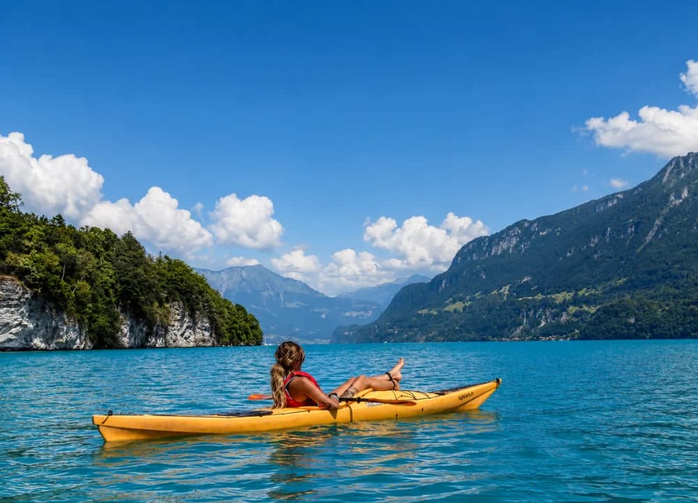 Famolo - Tour in kayak sul lago di Brienz tra spiagge nascoste e castelli