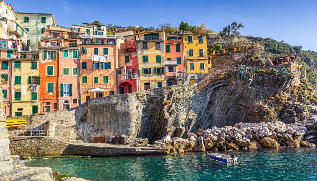 Trekking alle Cinque Terre: i sentieri più belli tra mare, vigneti e borghi