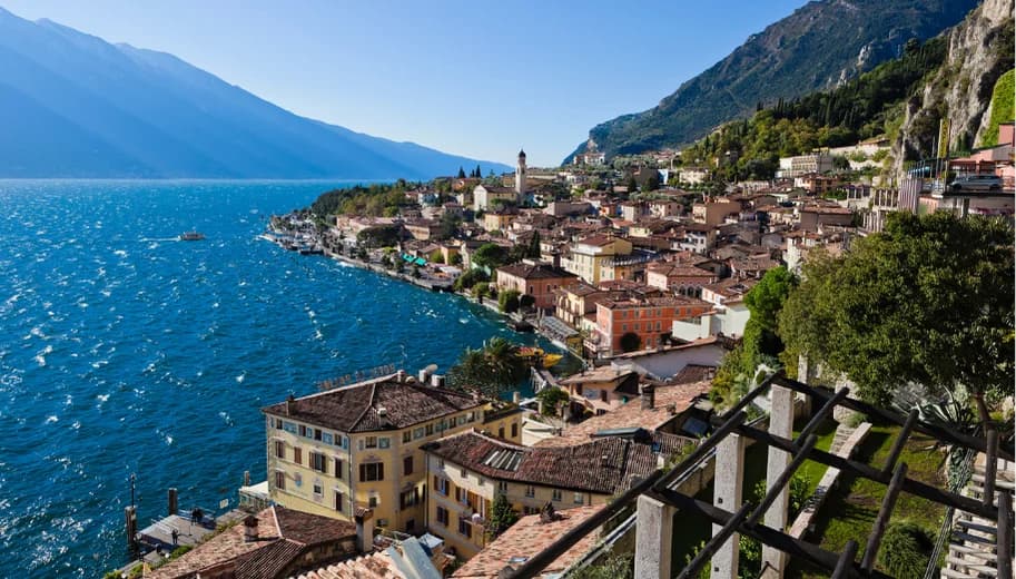 I borghi più belli del Lago di Garda da visitare in barca: itinerario tra castelli, porti e panorami