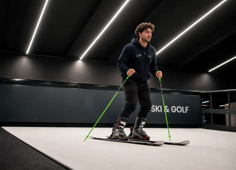 Famolo - Lezione di sci indoor con maestro su pista simulata