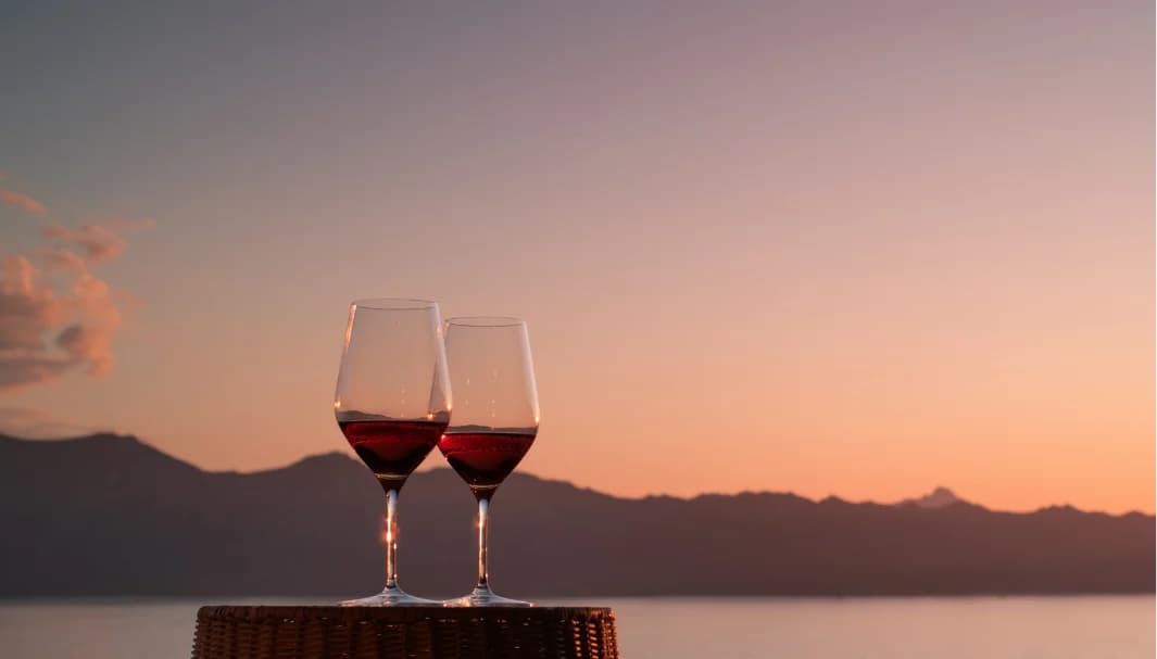 Dove fare aperitivo sul Lago di Garda: le zone migliori per drink, tramonto e vista lago