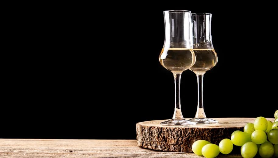 Grappa: storia, produzione e degustazioni nelle migliori distillerie italiane