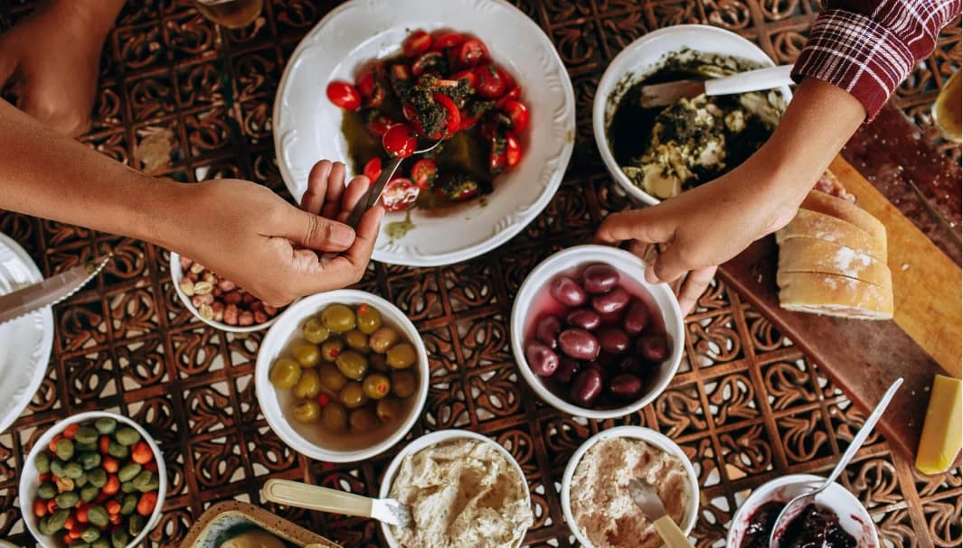 Aperitivi alternativi in Italia: nuove tendenze tra gusto, cultura e benessere