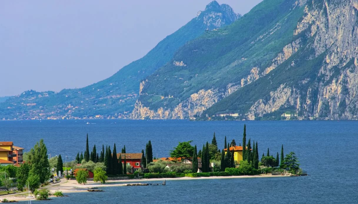 Le eccellenze enogastronomiche del Lago di Garda: cosa mangiare e bere durante il tuo viaggio