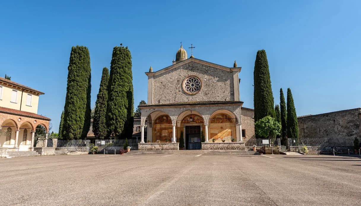 Santuario della Madonna del Frassino: cosa vedere, storia e perché visitarlo vicino al Lago di Garda