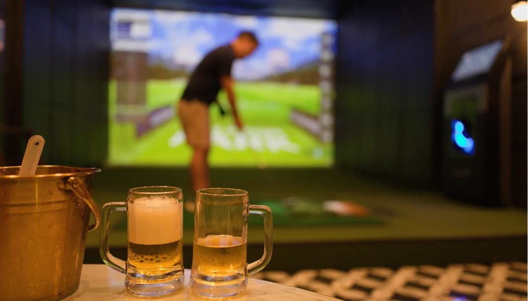 Simulatori di golf: come funzionano e perché provare il golf indoor