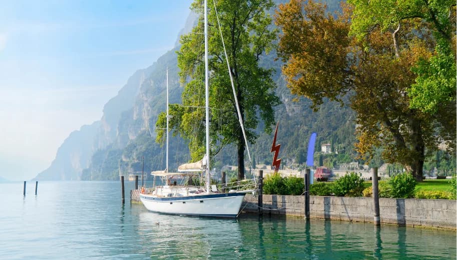 Tour privato in barca sul Lago di Garda fuori stagione: perché conviene e cosa aspettarsi